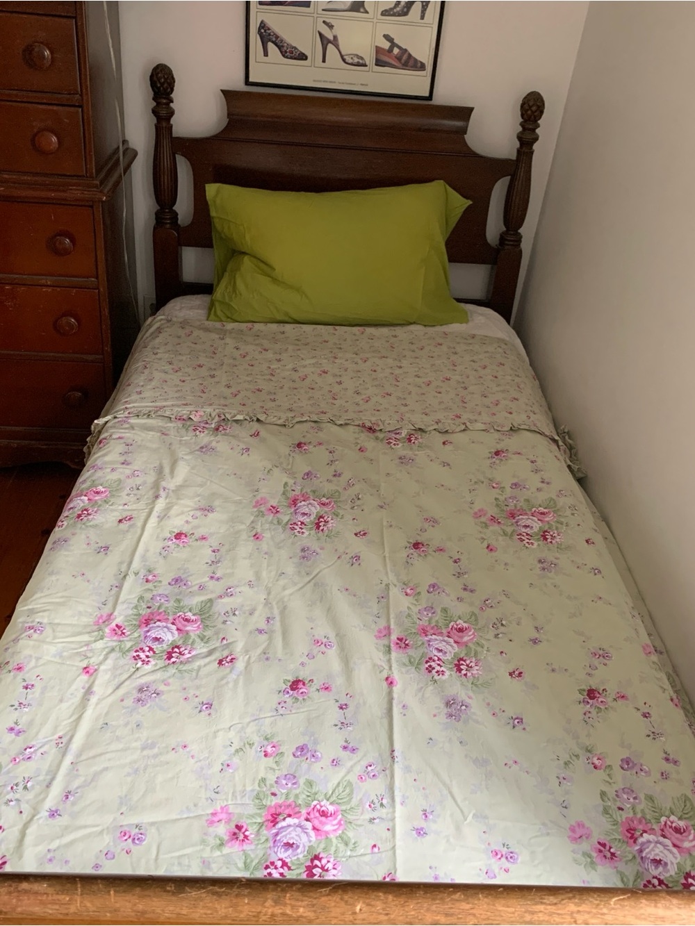 Bramble Rose Shabby Chic Twin Reversible Duvet Cover and Flat Sheet.